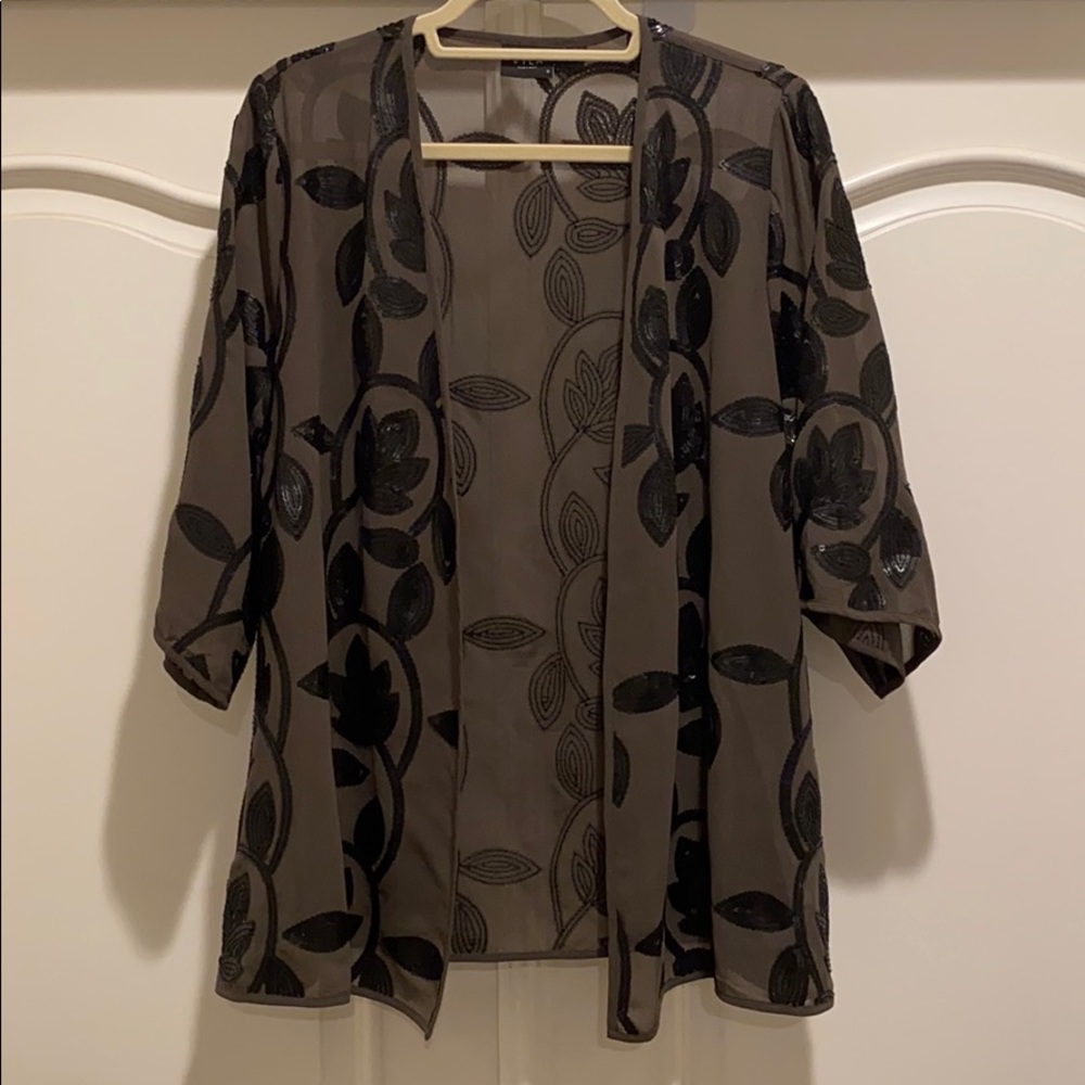 NEW-ish VILA Clothes Grey Kimono w Black Sequins
